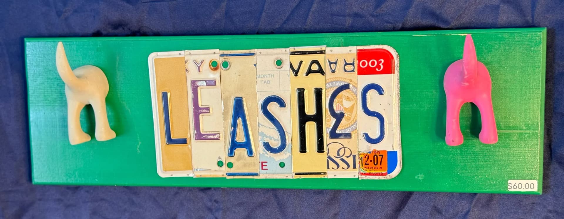 LEASHES